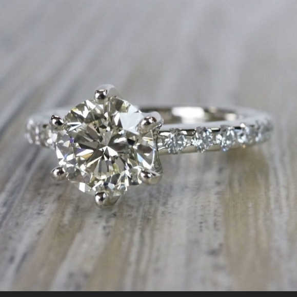 2.5ct moissanite ring - Picture 2 of 3